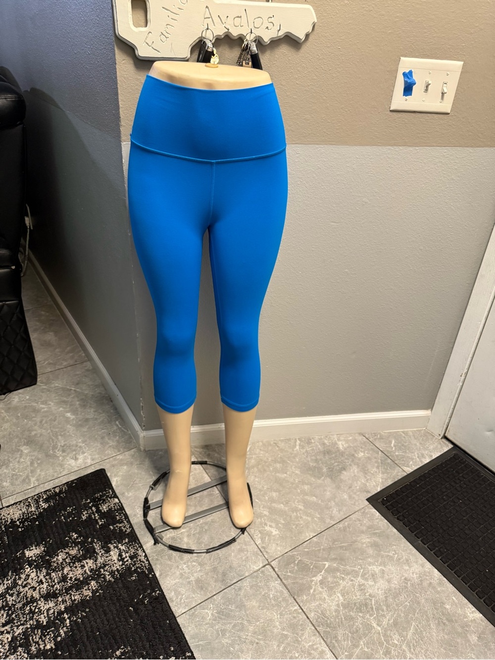 lululemon leggings aling Vibrant Electric Blue High-Waist Capri Leggings crop